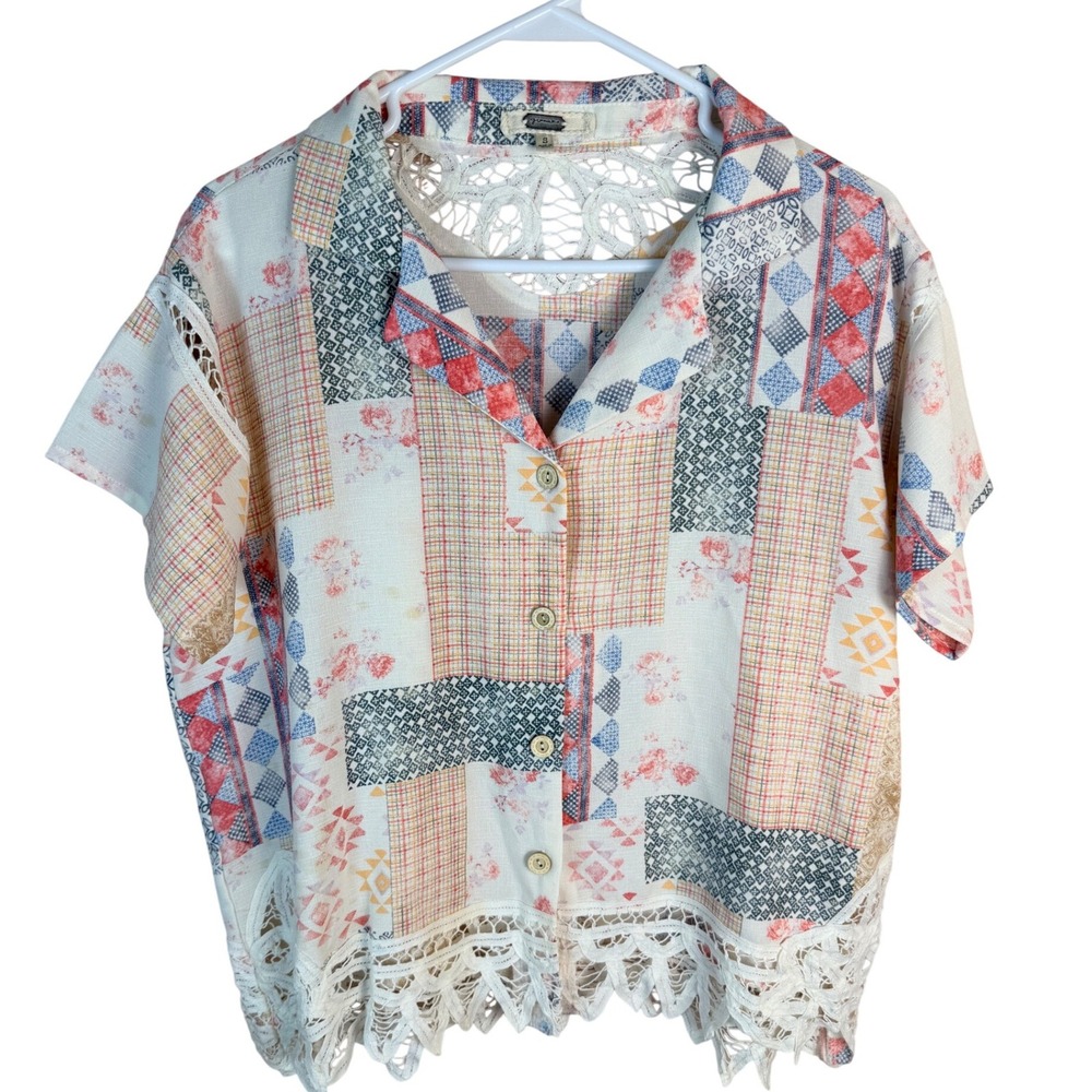 Gimmicks by BKE Patchwork Crochet Lace‎ Trim Button Up Top Womens Small